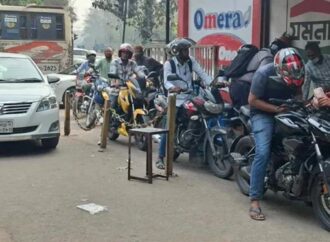 রাইড শেয়ারিং চালকদের জন্য প্রতিদিন ৫ লিটার ড্রাম তেল সরবরাহের ঘোষণা