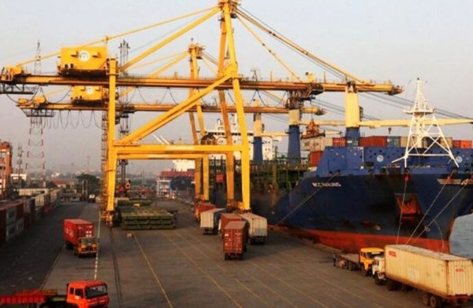 চট্টগ্রাম বন্দরে আরও একটি ডিজেলবাহী ট্যাংকার পৌঁছেছে