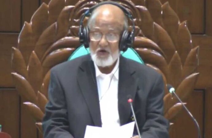 প্রথম অধিবেশনের সভাপতি খন্দকার মোশাররফ