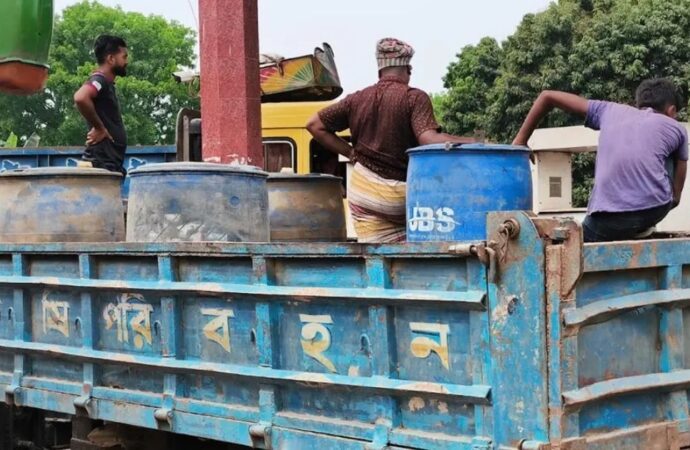 ঝিনাইদহে ইটভাটায় ৮০০ লিটার ডিজেল মজুদ, জরিমানা ফিলিং স্টেশনকে