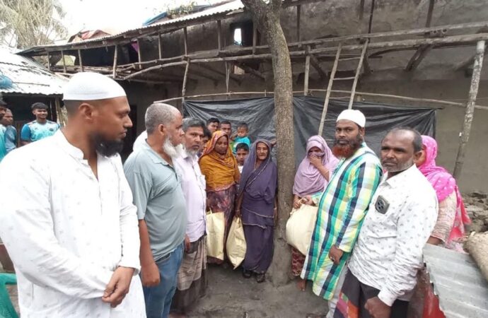 নন্দীগ্রামে অগ্নিকাণ্ডে ক্ষতিগ্রস্ত পরিবারের পাশে পৌর বিএনপির সাধারণ সম্পাদক কেএম শফিউল আলম সুমন