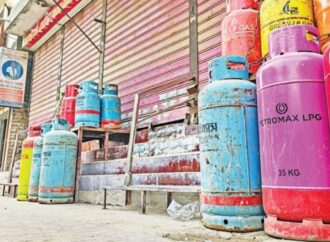 এলপি গ্যাসের দাম একলাফে বাড়ল ৩৮৭ টাকা
