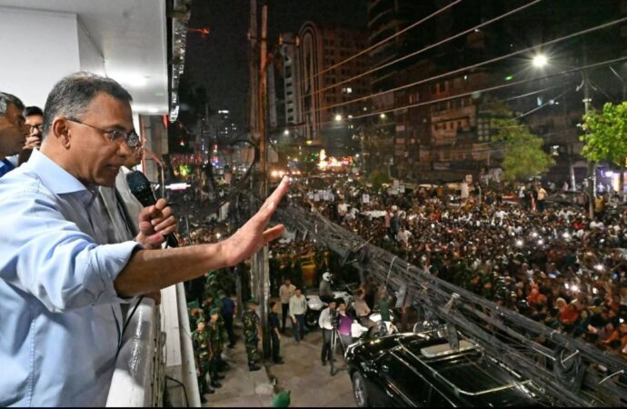 প্রথমবার বিএনপি কেন্দ্রীয় কার্যালয়ে তারেক রহমানের উদযাপন