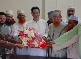 বরগুনায় চীফ হুইপ নূরুল ইসলাম মনি-র সঙ্গে রাজনৈতিক নেতাদের সৌজন্য সাক্ষাৎ