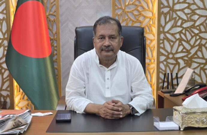 তথ্যমন্ত্রী অপতথ্য ঠেকাতে পুরোনো কাঠামোতে পরিবর্তন জরুরি