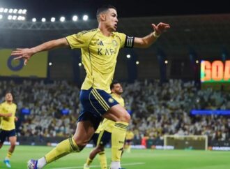 রোনালদোর জোড়া গোলে আল নাসরের বড় জয়, ১০০০ গোলের পথে আরও একধাপ