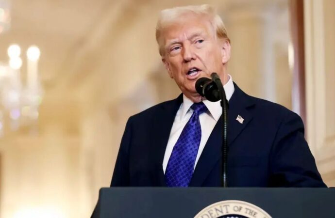 ইরানের জন্য ট্রাম্পের নতুন ডেডলাইন: হর্মুজ প্রণালী উন্মুক্ত করতে হবে মঙ্গলবারের আগে