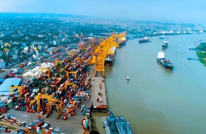 চট্টগ্রামে আরও ৪ জাহাজে জ্বালানি পৌঁছেছে