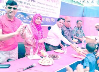 ভৈরবের প্রাথমিক শিক্ষার্থীদের জন্য পুষ্টিকর টিফিন: বনরুটি, ডিম ও কলা বিতরণ শুরু