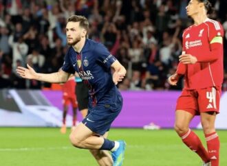 ইউরোপ সেরার লড়াইয়ে পিএসজির দাপট: পার্ক দ্য প্রিন্সেসে অসহায় আত্মসমর্পণ