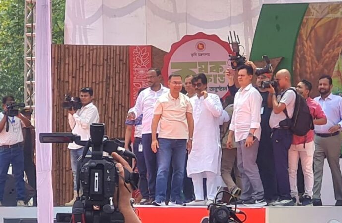 প্রধানমন্ত্রী টাঙ্গাইলে পৌঁছেছেন কৃষক কার্ড উদ্বোধনের জন্য