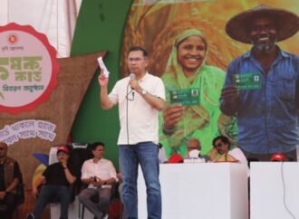 প্রথম দিনেই প্রধানমন্ত্রী কৃষকদের হাতে ‘কৃষক কার্ড’ ও চারা বিতরণ