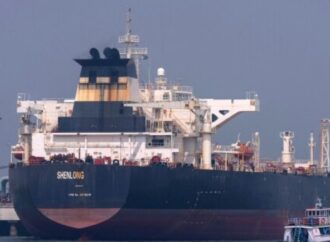 মার্কিন নিষেধাজ্ঞা অগ্রাহ্য করে চীনা জাহাজ হরমুজ প্রণালি অতিক্রম