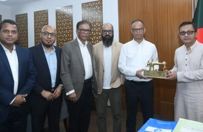 পোশাক শিল্পের টেকসই উন্নয়ন ও নীতিগত চ্যালেঞ্জ দূর করতে বিজিএমইএ-বাণিজ্যমন্ত্রীর বৈঠক