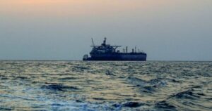 বাধা থেকেও ইরানি জাহাজ হরমুজ পারি দিল