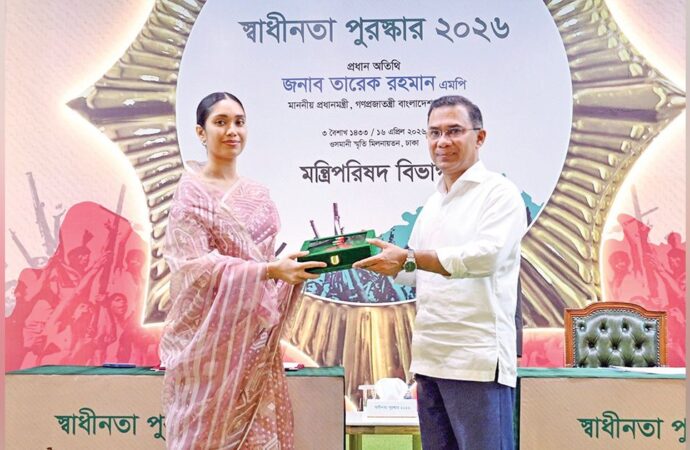 বেগম খালেদা জিয়ার পুরস্কার গ্রহণ করেছেন জাইমা রহমান