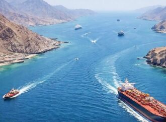 হরমুজ প্রণালি পুনরায় খোলার ঘোষণা, তেলের দাম কমে গেছে