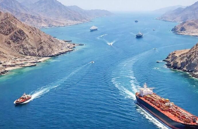 হরমুজ প্রণালি পুনরায় খোলার ঘোষণা, তেলের দাম কমে গেছে