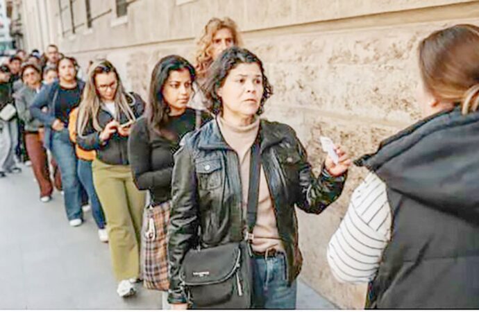 স্পেনে অভিবাসীদের বৈধ করার প্রক্রিয়া শুরু