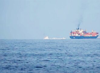 অবরোধের মাঝে প্রথম তেলবাহী ট্যাংকার হরমুজ পাড়ি দিলো, গন্তব্য পাকিস্তান