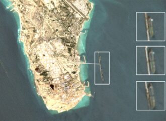 মার্কিন অবরোধের মধ্যেই ইরানের বন্দরে জাহাজ ভিড়ছে