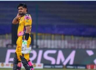 ৭৮৩ দিনের খরা কাটিয়ে বাবরের রেকর্ড সেঞ্চুরি: করাচিতে কোয়েটাকে উড়িয়ে দিল পেশোয়ার