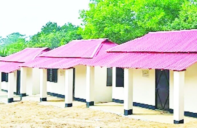 বেড়ায় আশ্রয়ণ প্রকল্পে মাদকসেবীদের আড্ডা, আতঙ্কে বাসিন্দারা