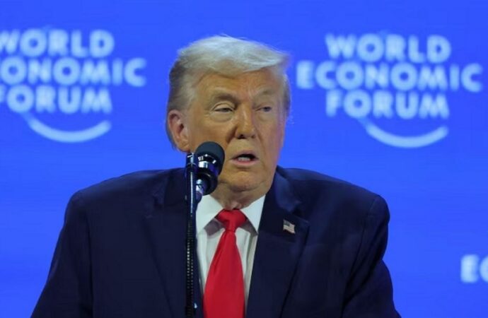 গ্রিনল্যান্ড ইস্যুতে শুল্কের হুমকি থেকে পিছু হটলেন ট্রাম্প