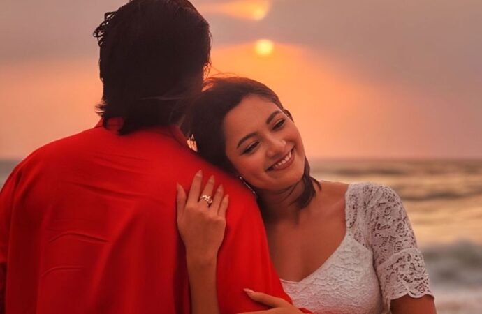 শ্রীলঙ্কায় সিয়াম-সুস্মিতার রোমান্টিক ছবি ভাইরাল: নেপথ্যে ‘রাক্ষস’ সিনেমার শুটিং