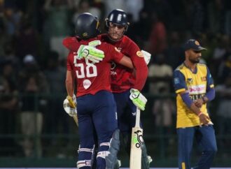 টানা ১০ হারের লজ্জা শ্রীলঙ্কার, এক ম্যাচ হাতে রেখেই ইংল্যান্ডের সিরিজ জয়