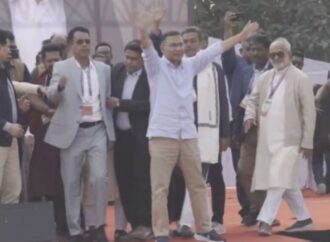 খুলনার জনসভা মঞ্চে তারেক রহমান