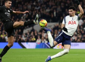 সোলাঙ্কের অবিশ্বাস্য ‘স্করপিয়ন কিকে’ ড্র ম্যানসিটির, শিরোপা স্বপ্নে বড় ধাক্কা