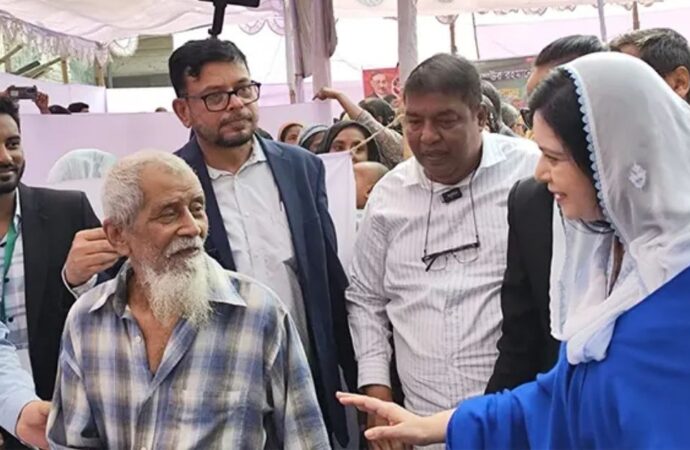 কড়াইল বস্তিতে ‘ফ্রি হার্ট ক্যাম্প’র আনুষ্ঠানিক উদ্বোধন করলেন ডা. জুবাইদা রহমান