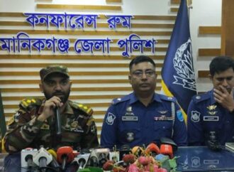 হরিরামপুরে যৌথবাহিনীর অভিযানে পাকিস্তানি অবৈধ রিভলবার-বিস্ফোরক উদ্ধার