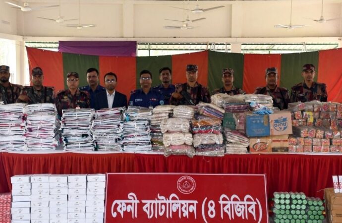 ফেনীর এস.এ কুরিয়ার সার্ভিস থেকে ভারতীয় অবৈধ পণ্য জব্দ, আটক ২