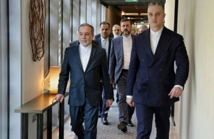 মাস্কাটে ইরান ও যুক্তরাষ্ট্রের পরোক্ষ আলোচনা, ইতিবাচক বলছেন আরাগচি