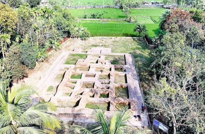 ১৮শ বছরের ইতিহাস: তিন সভ্যতার নীরব সাক্ষী ‘দমদম পীরস্থান ঢিবি’