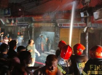 টঙ্গী বাজার ফোম মার্কেটে ভয়াবহ আগ্নিকাণ্ড