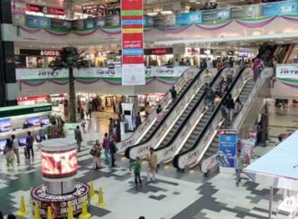 জ্বালানি সাশ্রয়ে মার্কেটে কমানো হচ্ছে আলোকসজ্জা