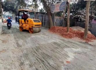 গোয়ালন্দে খানাখন্দে ভরা সড়ক মেরামত শুরু