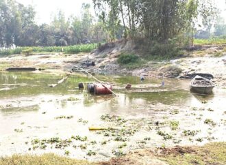 সুন্দরগঞ্জে ফসলি জমি ঘেঁষে বালু উত্তোলনের অভিযোগ