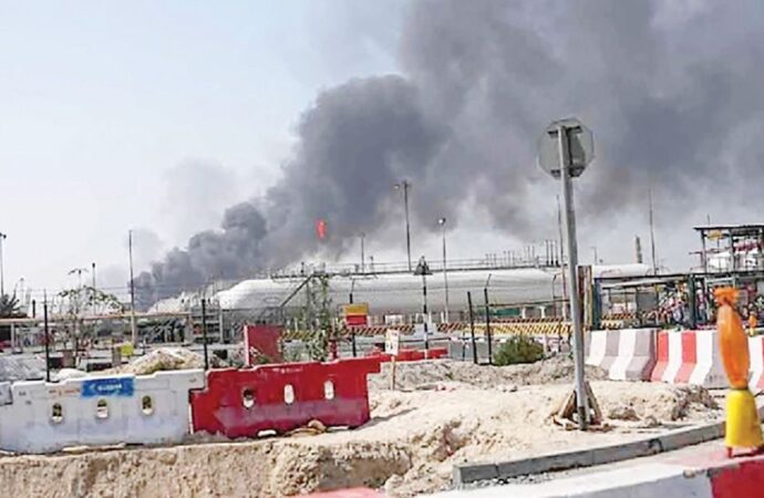 ইরানের জ্বালানি স্থাপনায় ভয়াবহ হামলা, অনড় অবস্থানে তেহরান