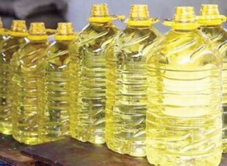 ভোজ্যতেলের কৃত্রিম সংকট, ভোক্তাদের কিনতে হচ্ছে বাড়তি দামে