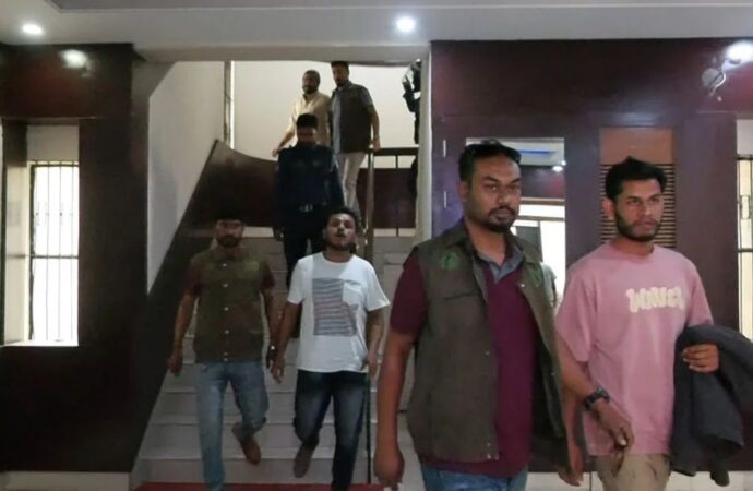 পাম্প ভাঙচুর-বাসে আগুনের অভিযোগে বৈষম্যবিরোধী আন্দোলনের ৭ নেতা গ্রেফতার