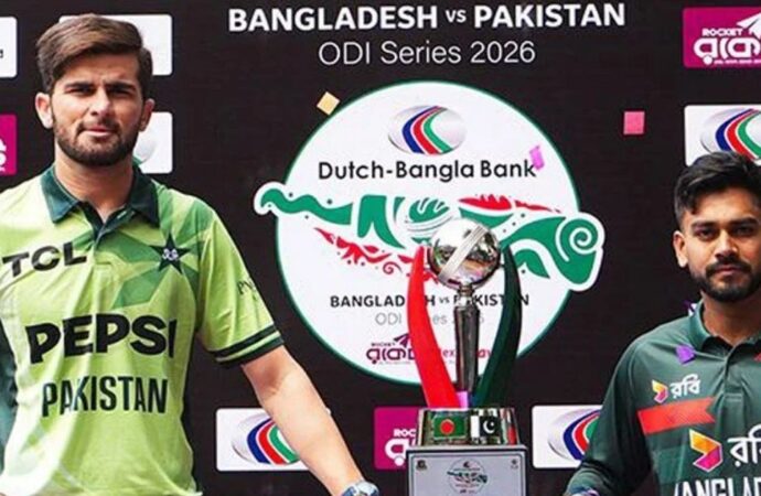 শুরু হচ্ছে বাংলাদেশ-পাকিস্তান ক্রিকেট দ্বৈরথ: ট্রফি উন্মোচনে দুই দলের অধিনায়ক