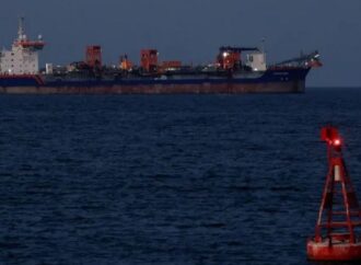 হরমুজ প্রণালিতে মাইন বসাচ্ছে ইরান, ট্রাম্পের হুঁশিয়ারি