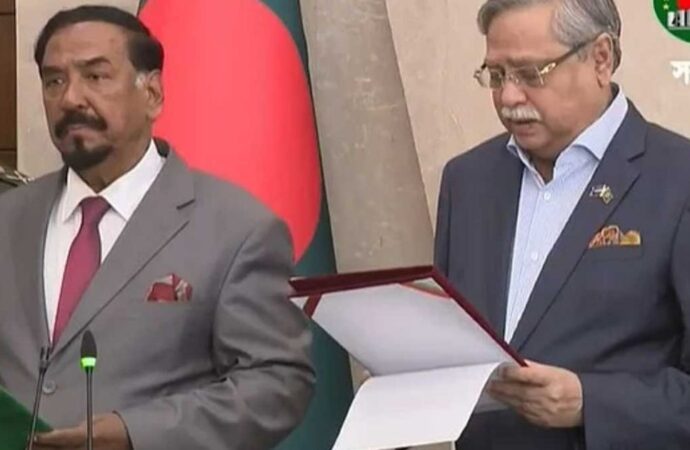স্পিকার ও ডেপুটি স্পিকারকে শপথ পড়ালেন রাষ্ট্রপতি