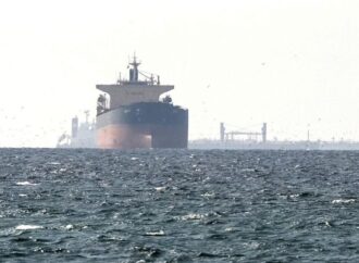 হরমুজ প্রণালি দিয়ে ভারতীয় জাহাজ চলাচলের অনুমতি দিল ইরান