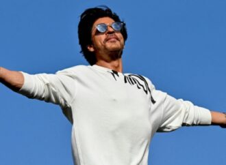 বলিউডের শীর্ষ ধনী অভিনেতা শাহরুখ