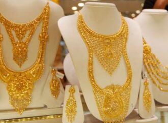 স্বর্ণের বাজারে বড় দরপতন: ভরিতে ৩ হাজার ৩২৪ টাকা কমালো বাজুস